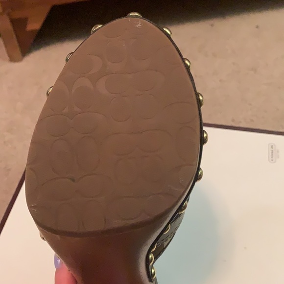 Coach Willow heels with signature “C” design - Picture 3 of 10